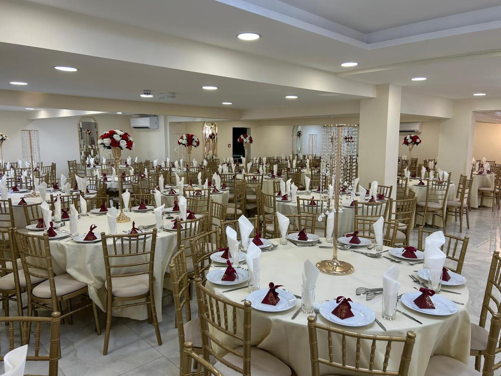 Zaheer'S Hotel Baldock Bagian luar foto