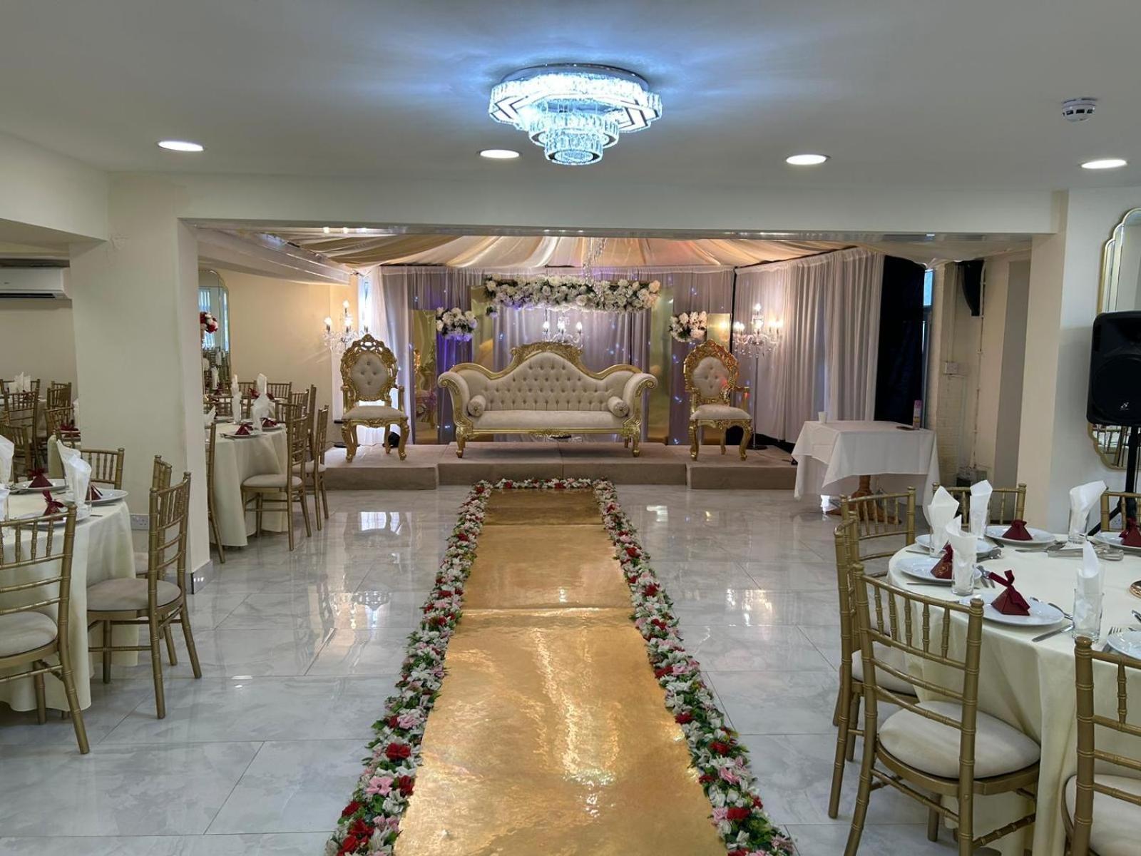 Zaheer'S Hotel Baldock Bagian luar foto
