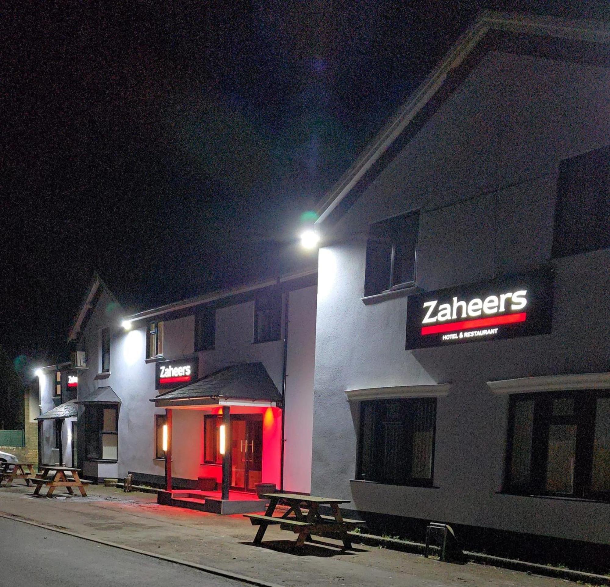 Zaheer'S Hotel Baldock Bagian luar foto