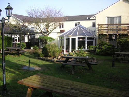 Zaheer'S Hotel Baldock Bagian luar foto